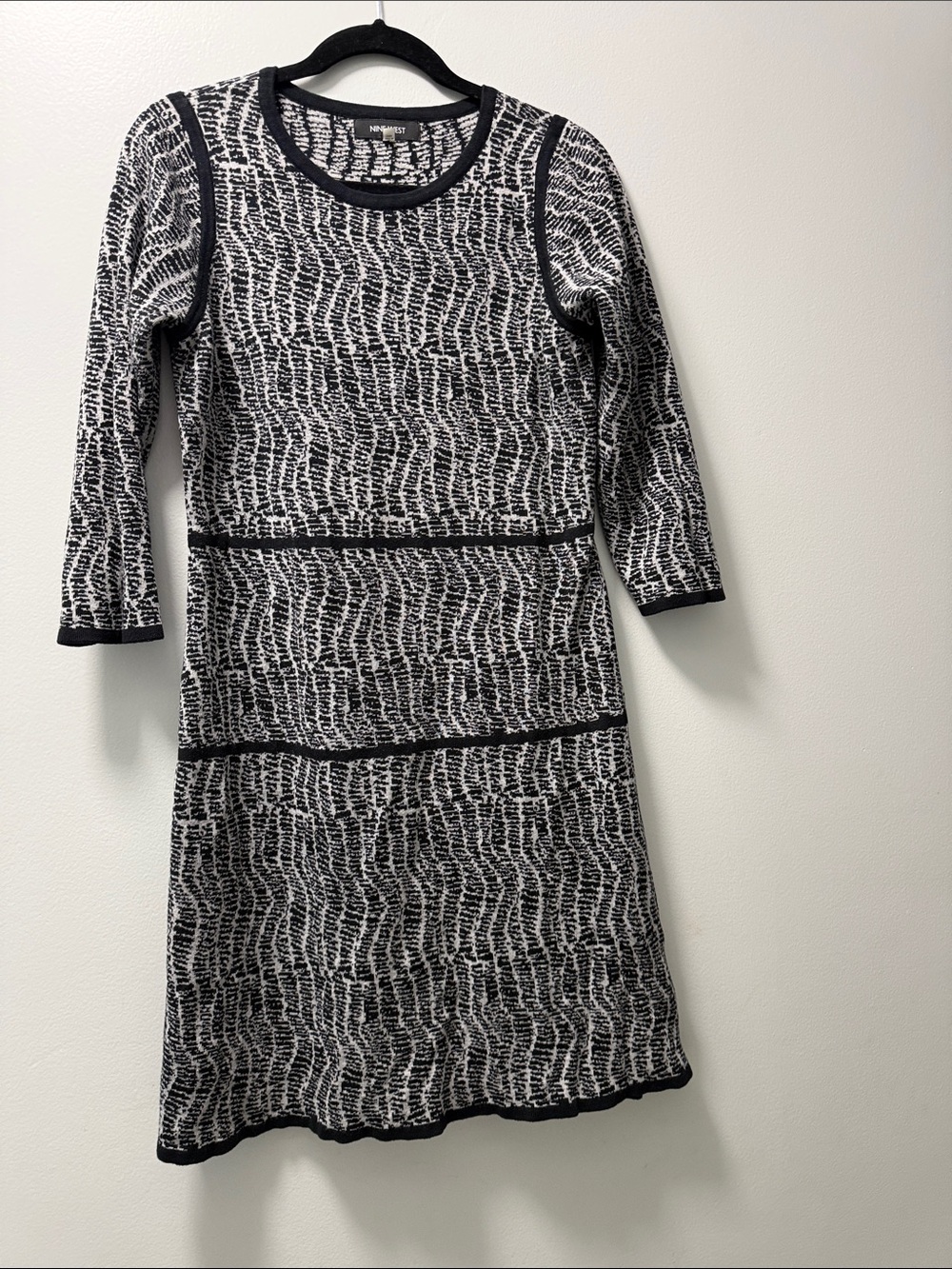 Nine West Black and White Patterned Long Sleeve Knit Dress